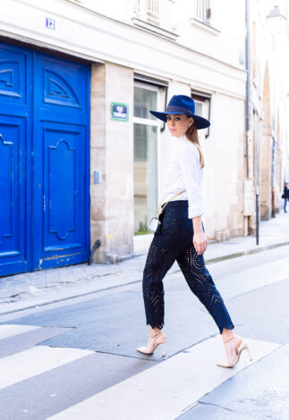 fashion-street-style-blogger-walking