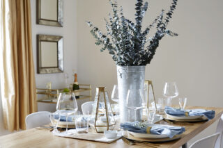 table-flowers-setting-style
