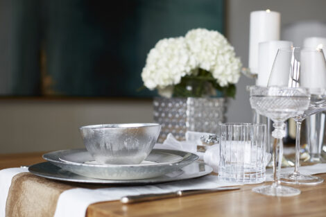 hydrangea-table-setting-candles-glass