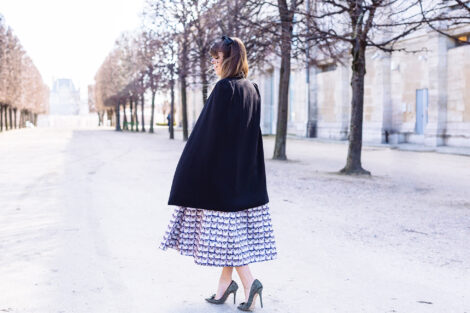 paris-walking-skirt-heels-style-blogger