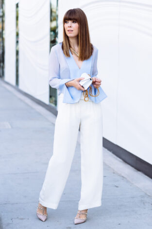 blue-shirt-white-pants-style-purse