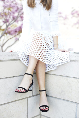 white-eyelet-skirt-blogger