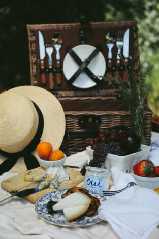 How to create a French picnic 